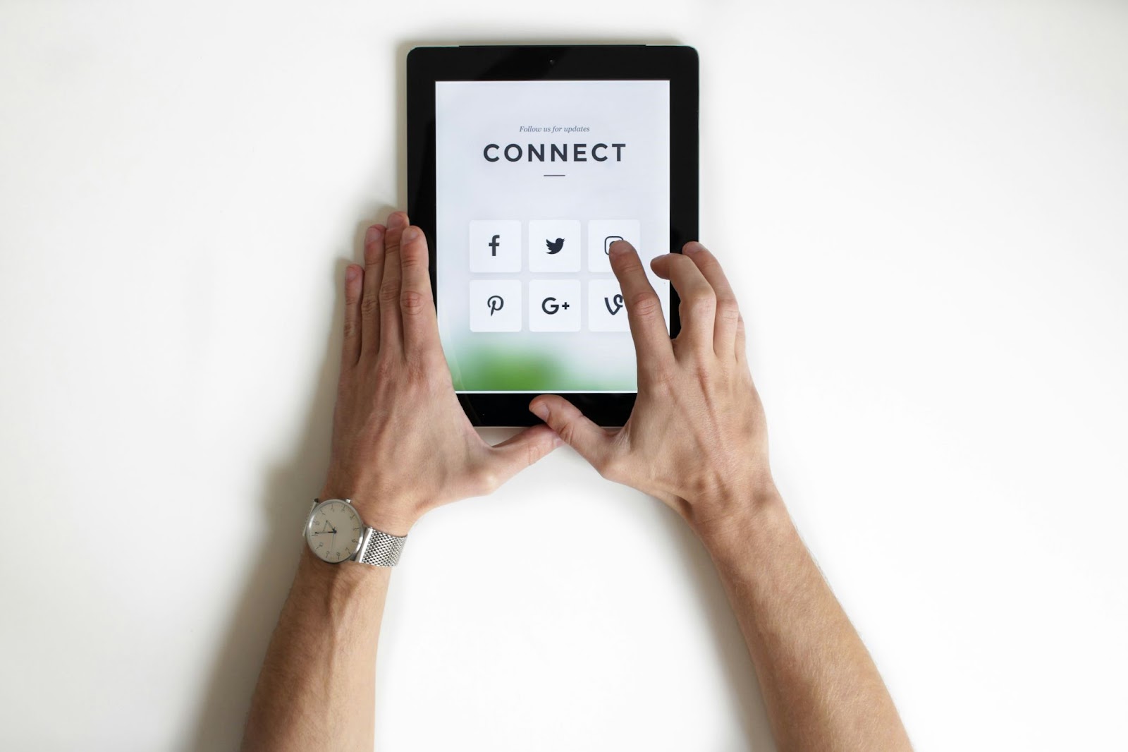 L'immersione profonda nel digitale: come i social media possono elevare il tuo centro immersioni nel 2025
