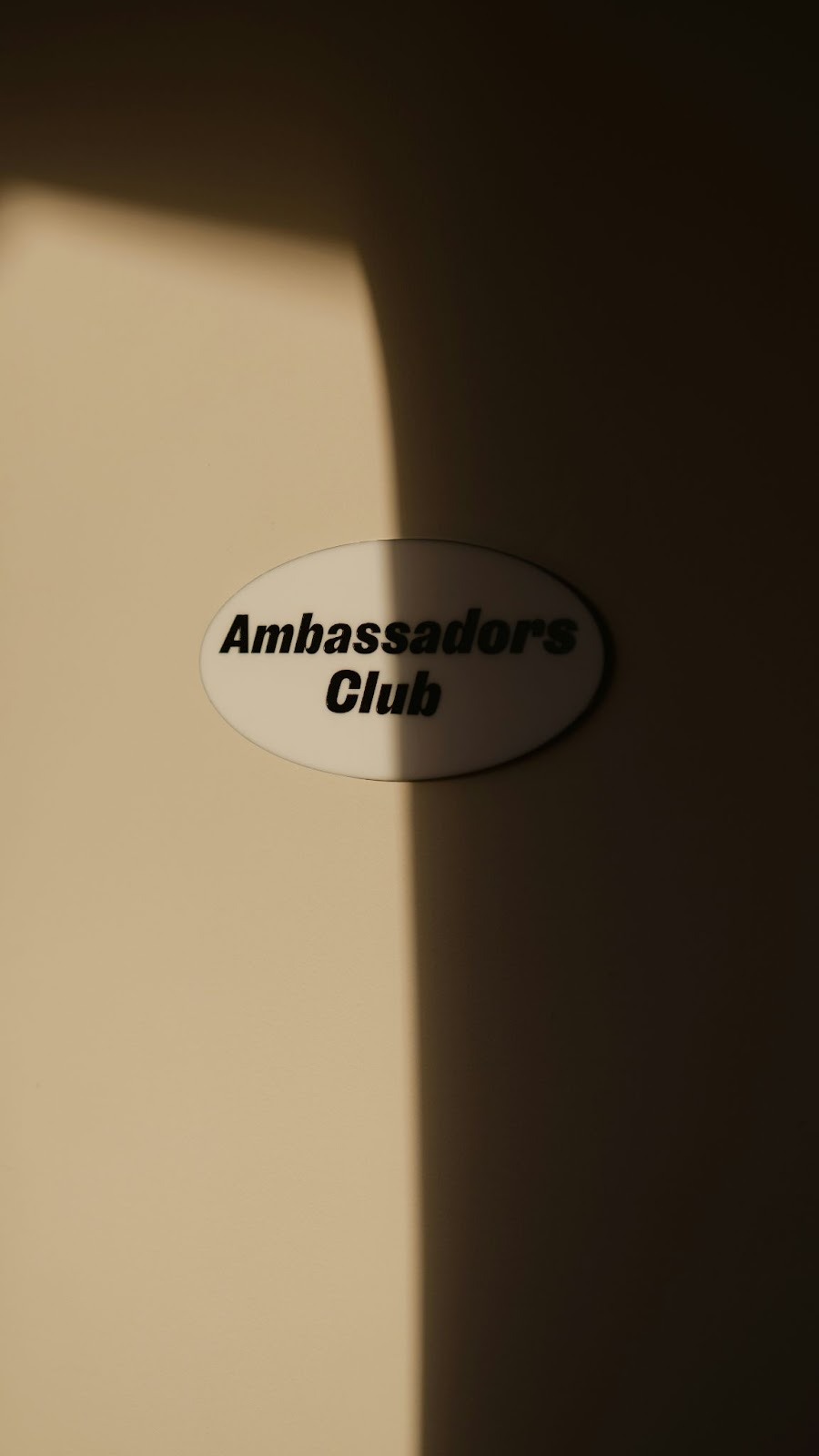 Riconosci i clienti fedeli e gli ambasciatori del marchio che raccomandano frequentemente i tuoi servizi